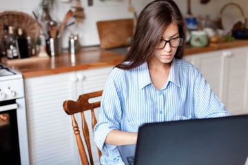 テレワークで効率が落ちると感じる原因と対策