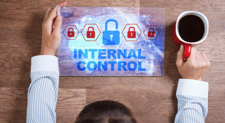 内部統制とは? 目的と基本的要素、役職ごとの役割をわかりやすく解説