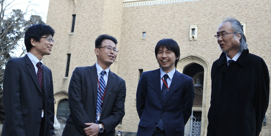 早稲田大学